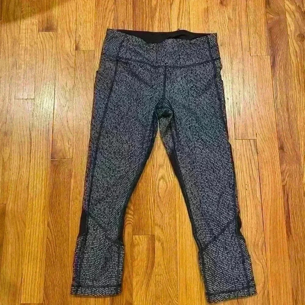 Lululemon 6 Pace Rival Crops Sea wheeze Coded Manifesto Tight Pockets RARE‎